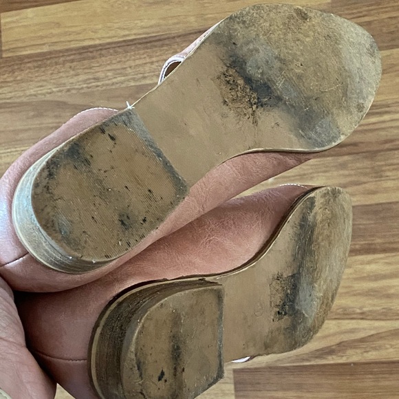 🧚‍♀️2/$35 Pink shoes - Picture 3 of 5